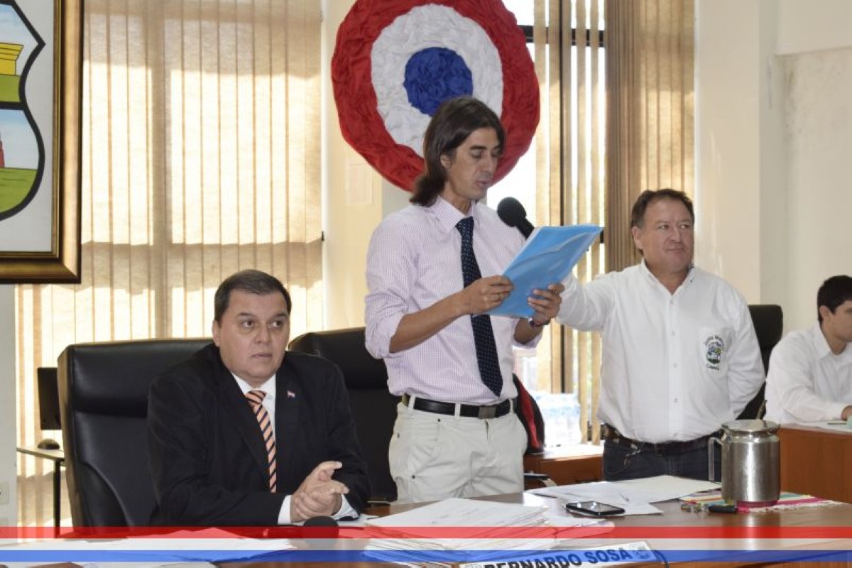 Foto 8 de Aprueban adenda al Pliego de Bases y Condiciones del llamado a Licitación Pública Nacional "Compra de sillas y mesas pupitres individuales para alumnos"
