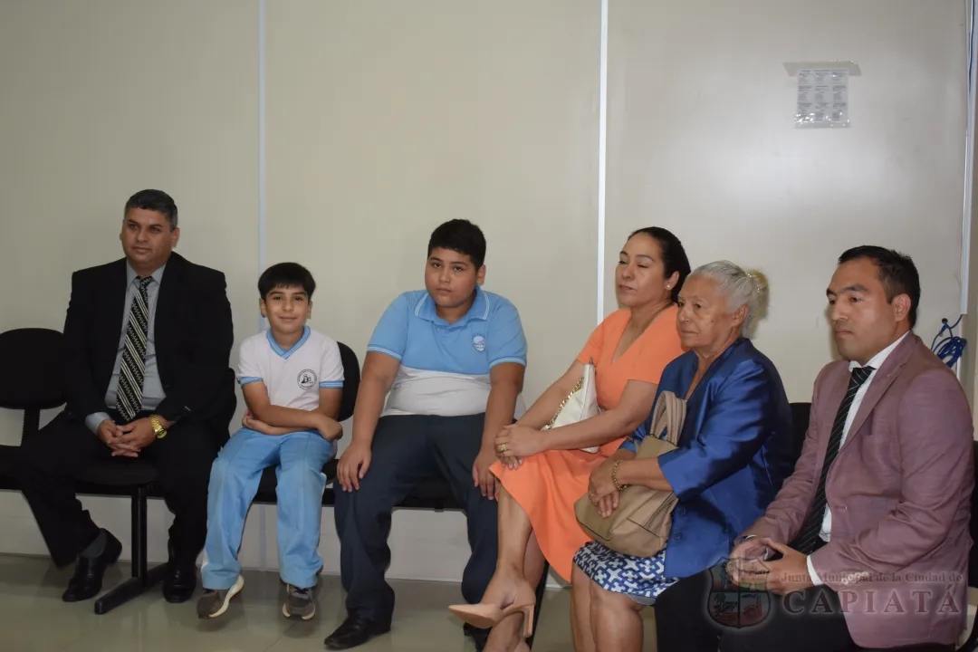 Foto 14 de Acto de Reconocimiento al Mérito al joven poeta capiateño Samuel Bordón Cañete