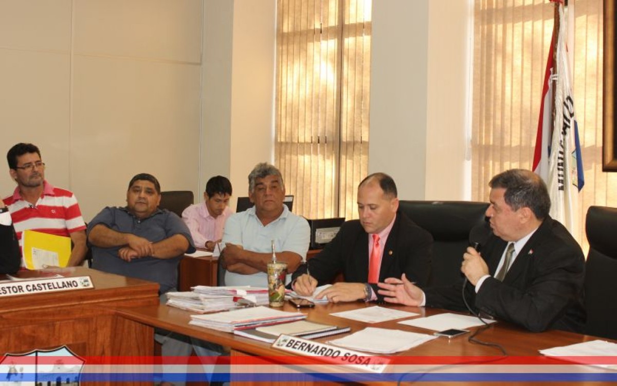 Foto 5 de Asociación de Taxistas de Capiatá planteó algunas inquietudes de su gremio al pleno en visita realizada