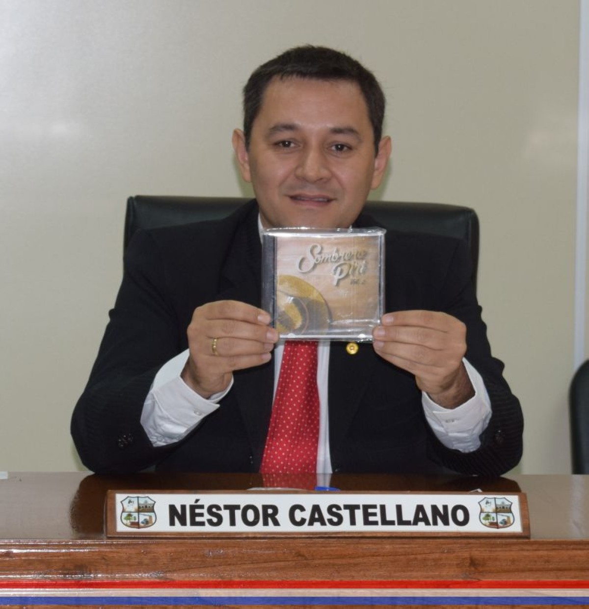 Foto 4 de Declaran de Interés Distrital Cultural el material discográfico "Sombrero Piri" del Prof. Carlos Eusebio Díaz Alvarez
