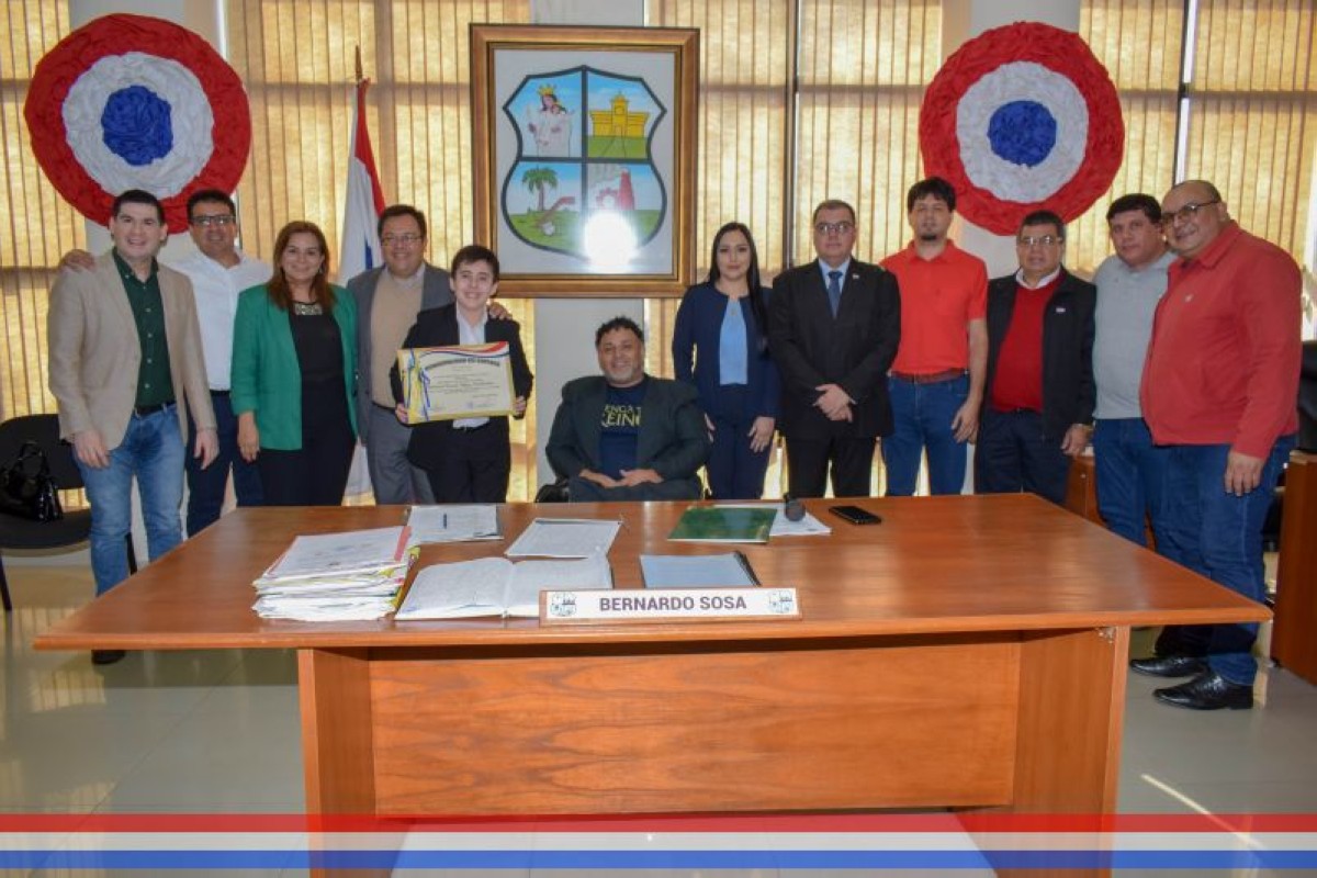 Foto 3 de Con tan solo 13 años, Richard David López Centurión recibe reconocimiento como "Hijo Dilecto de la ciudad de Capiatá" por su talento artístico