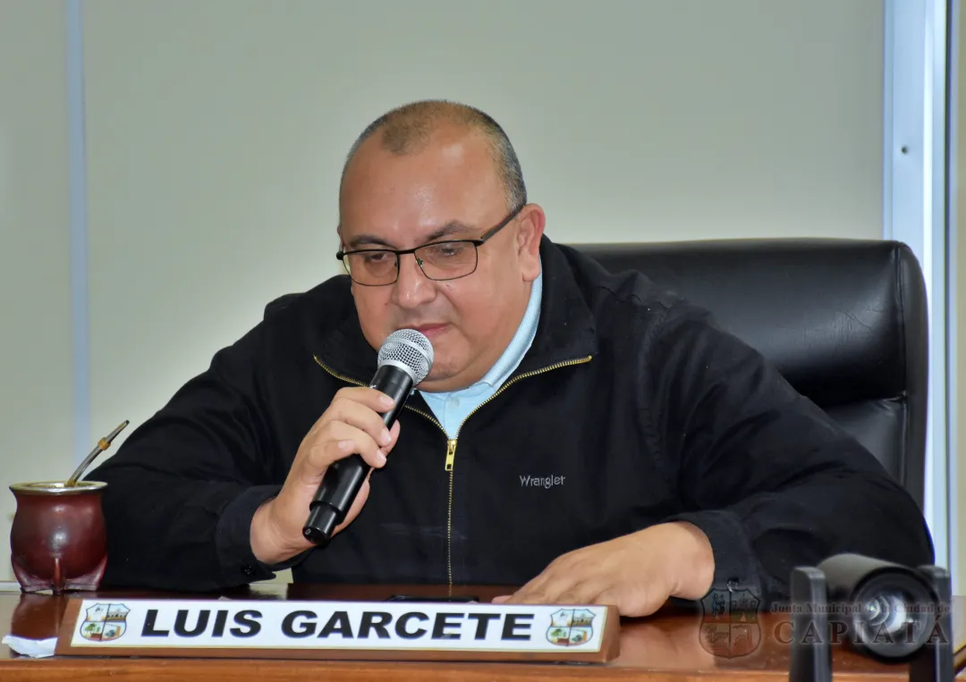 Foto 1 de Solicitan al Ejecutivo Municipal intervención en los casos de presencia de aguas servidas sobre asfaltados