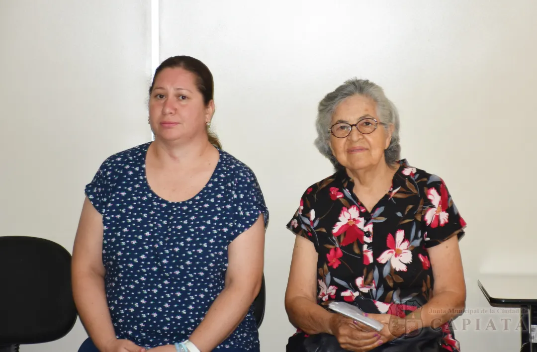 Foto 12 de Acto de Reconocimiento a la Comisión Vecinal Mburukujá por la apertura de la biblioteca barrial “Semillita” en la Cía. 9ª Rojas Cañada