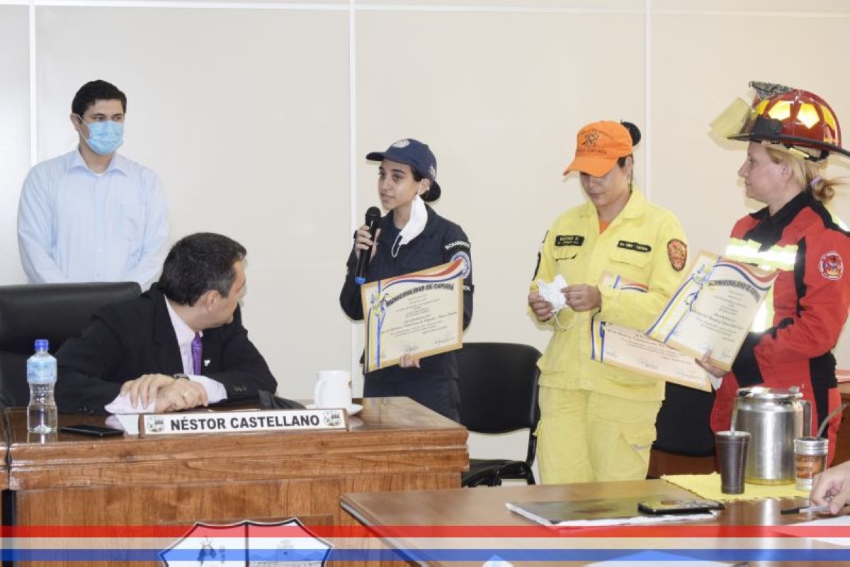Foto 24 de Entrega de reconocimientos en Honor al Mérito a mujeres integrantes de cuerpos de bomberos voluntarios de nuestra ciudad
