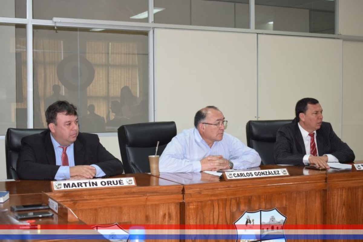 Foto 4 de Entrega de reconocimiento al Prof. Carlos Eusebio Díaz Alvarez