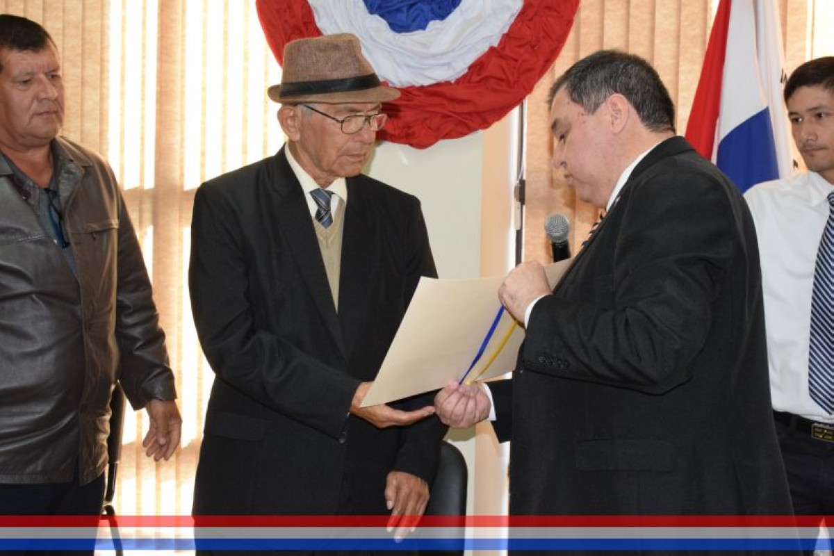 Foto 35 de Reconocimiento a Don Julián Valdez y a Don Celso Grance