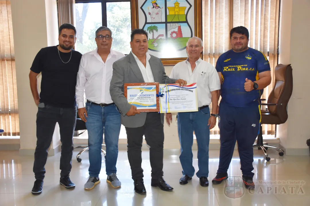 Foto 8 de Entrega de reconocimiento al Mérito a los destacados comunicadores sociales Felipe Darío Fernández y Luis Arce