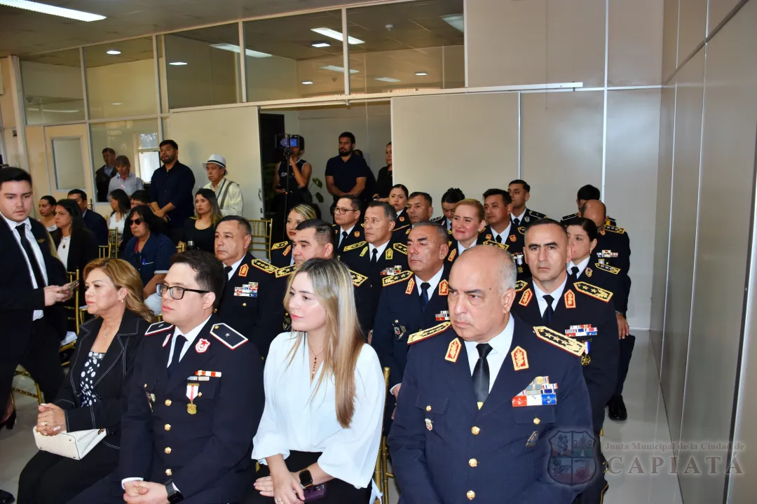 Foto 51 de Acto de reconocimiento como “Ciudadano Ilustre de Capiatá” al Comandante de la Policía Nacional, Crio. Gral. César Silguero Lobos