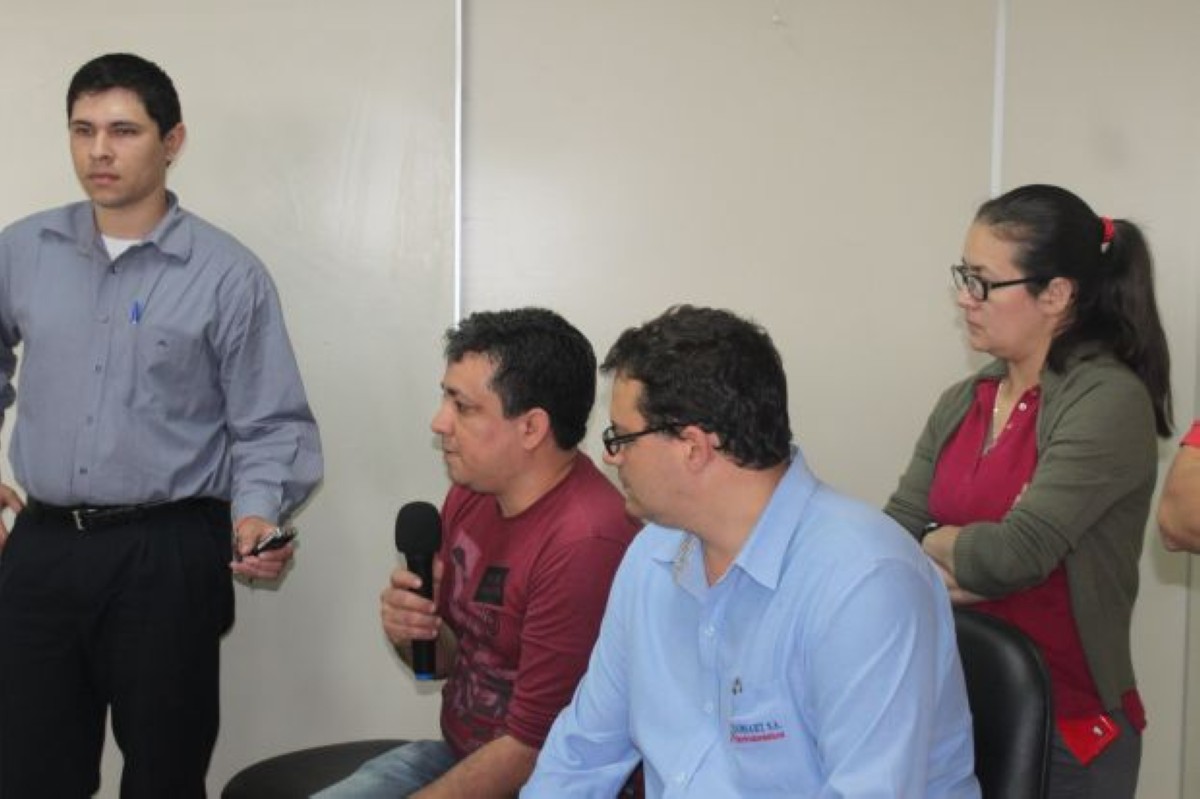 Foto 11 de Comerciantes de la calle Mcal. López piden solución al problema del estacionamiento