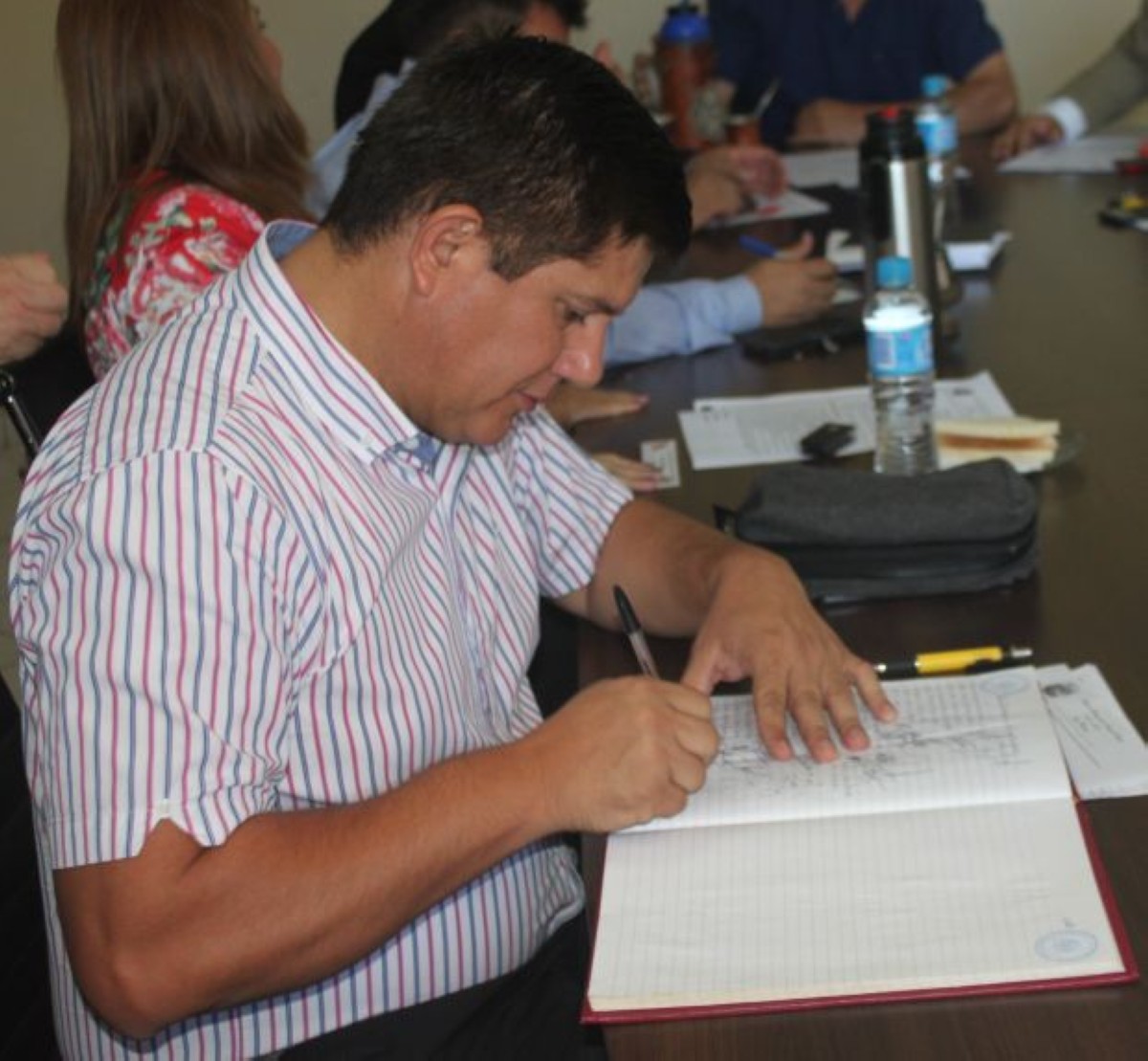 Foto 9 de SESION ORDINARIA DE LA JUNTA MUNICIPAL DE CAPIATA: Notas Recibidas y Expedientes Dictaminados