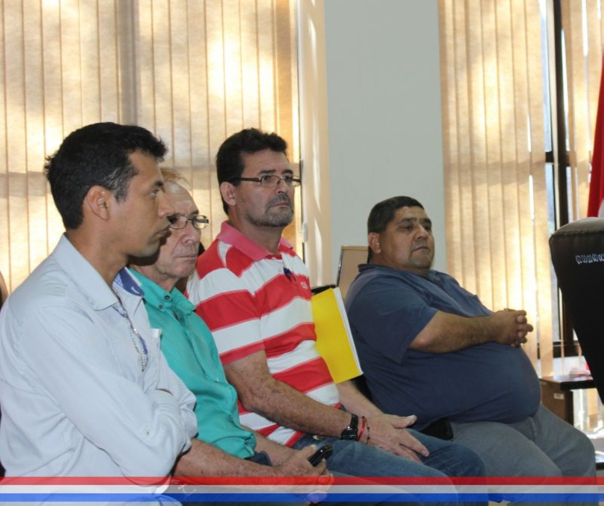 Foto 3 de Asociación de Taxistas de Capiatá planteó algunas inquietudes de su gremio al pleno en visita realizada