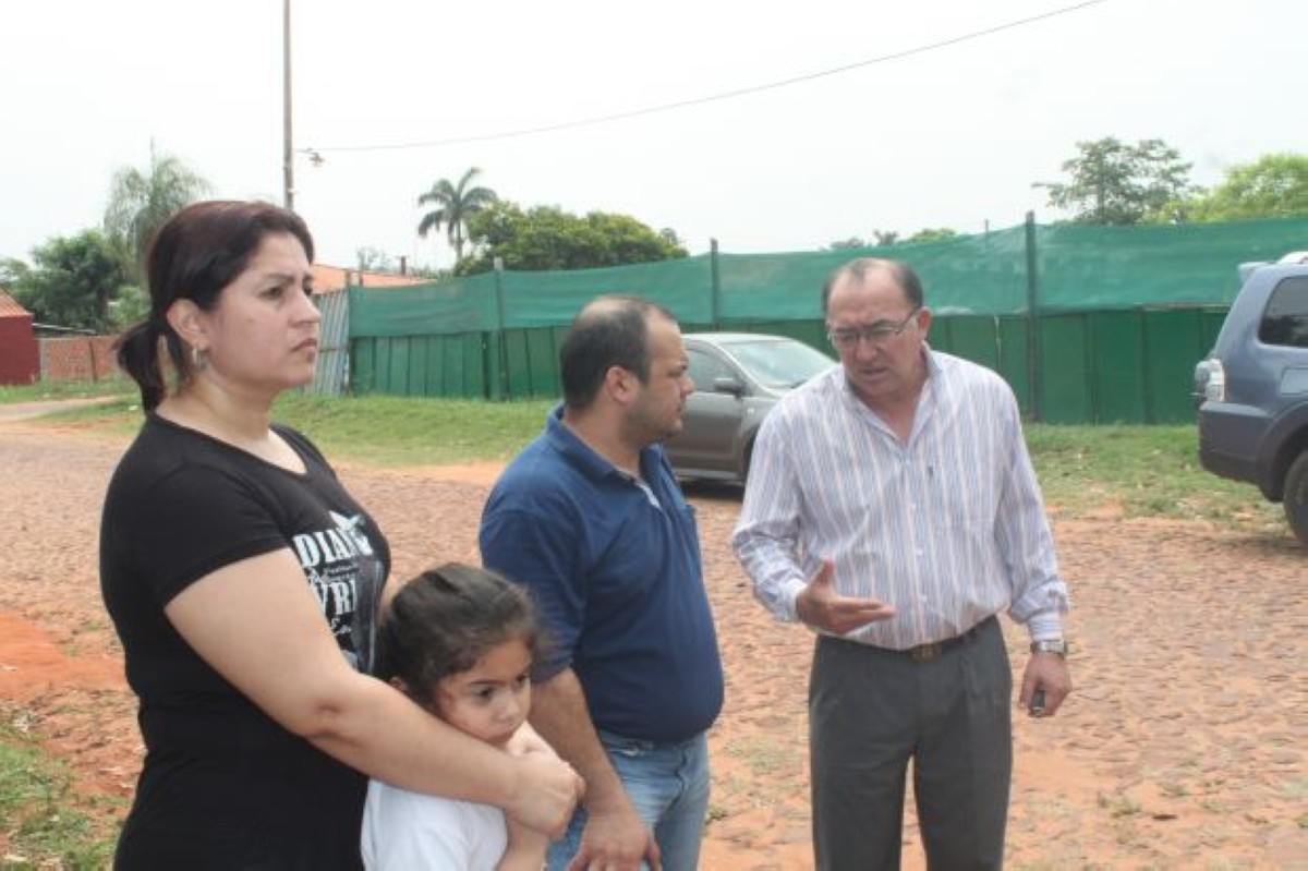 Foto 18 de Vecinos del Km. 21 ruta I expresaron su queja contra recicladora de residuos plásticos por emisión de malos olores