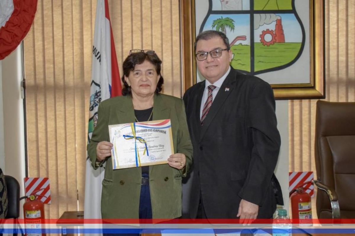 Foto 5 de Reconocimiento a vecinos del barrio La Candelaria por la creación del Paseo La Candelaria, una ejemplar obra