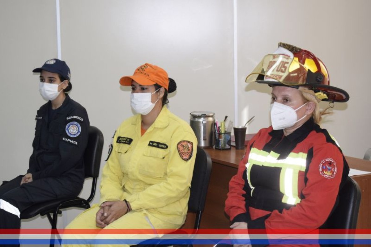 Foto 6 de Entrega de reconocimientos en Honor al Mérito a mujeres integrantes de cuerpos de bomberos voluntarios de nuestra ciudad