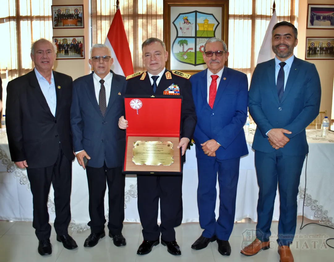 Foto 17 de Acto de reconocimiento como “Ciudadano Ilustre de Capiatá” al Comandante de la Policía Nacional, Crio. Gral. César Silguero Lobos