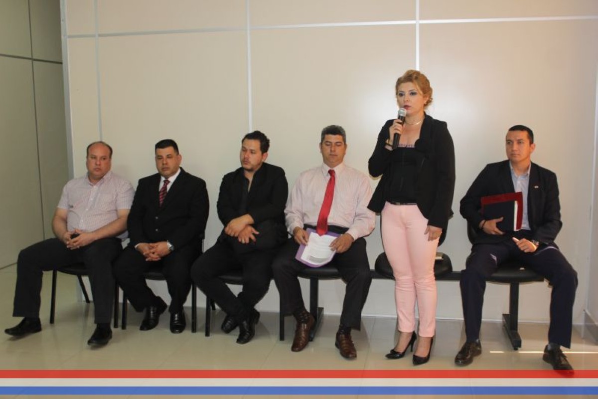 Foto 19 de Visita de representantes de la Cámara de Comercio, Industria y Servicios de la ciudad de Capiatá a la plenaria