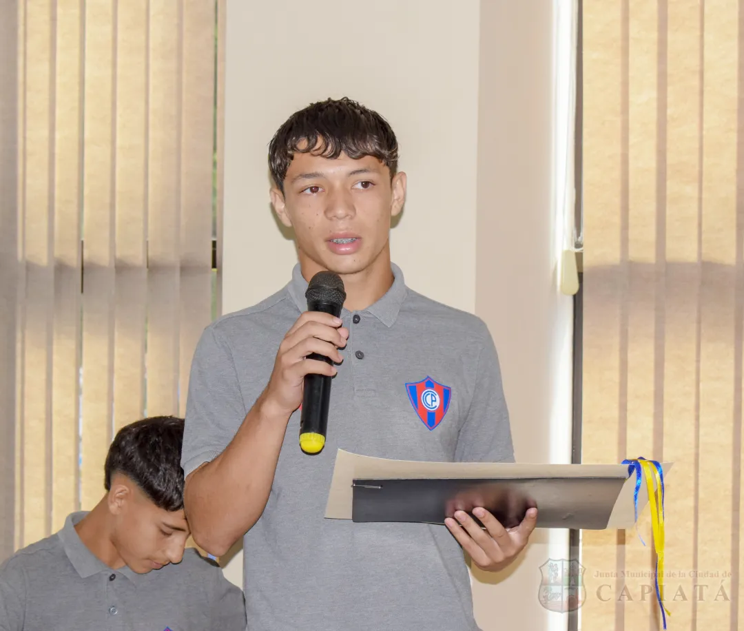 Foto 5 de Reconocimiento al Mérito Deportivo a jóvenes futbolistas capiateños, campeones de Torneo Internacional disputado en Japón