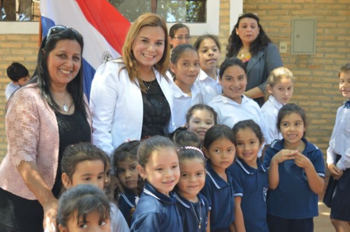 Foto 8 de Concejala Laura Gamarra de Talavera presente en actos inaugurales de nuevas aulas en escuelas