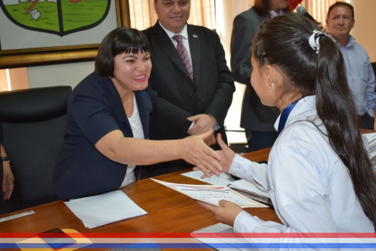 Foto 24 de Reconocimiento a la Esc. Bás. Nº 81 y Col. Nac. "Ma. Auxiliadora"