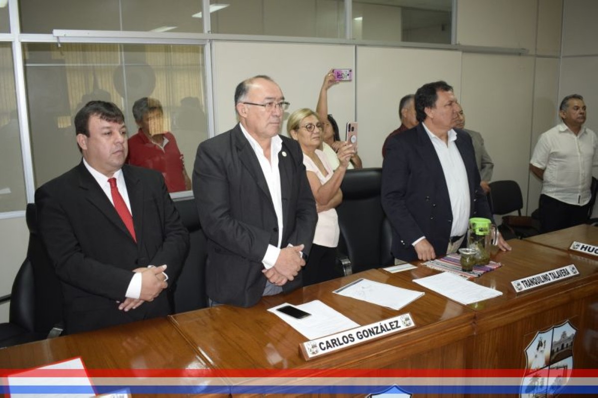 Foto 35 de Acto de entrega de reconocimiento como "Hijo Dilecto de la ciudad de Capiatá" al Prof. Bernardo Sosa Ortiz