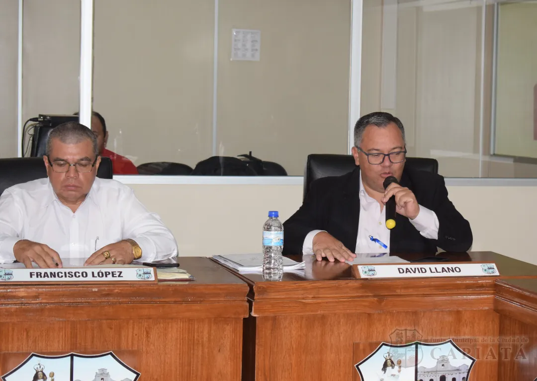 Foto 15 de SESION ORDINARIA DE LA JUNTA MUNICIPAL DE CAPIATA: Notas Recibidas y Expedientes Dictaminados