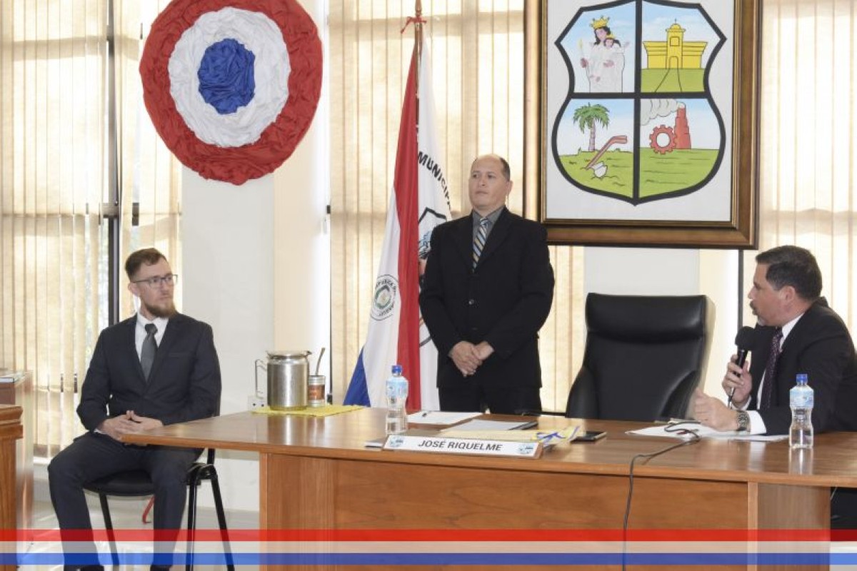 Foto 2 de Entregaron Reconocimiento al Mérito al Prof. Phd. Adolfo Javier Jara Céspedes