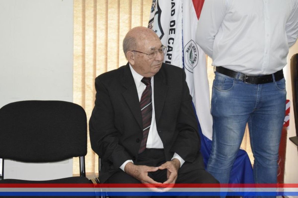 Foto 24 de Acto de entrega de reconocimiento como "Hijo Dilecto de la ciudad de Capiatá" al Prof. Bernardo Sosa Ortiz