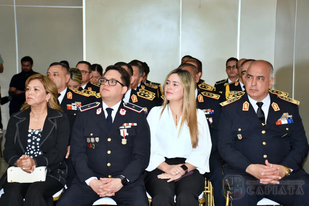 Foto 41 de Acto de reconocimiento como “Ciudadano Ilustre de Capiatá” al Comandante de la Policía Nacional, Crio. Gral. César Silguero Lobos