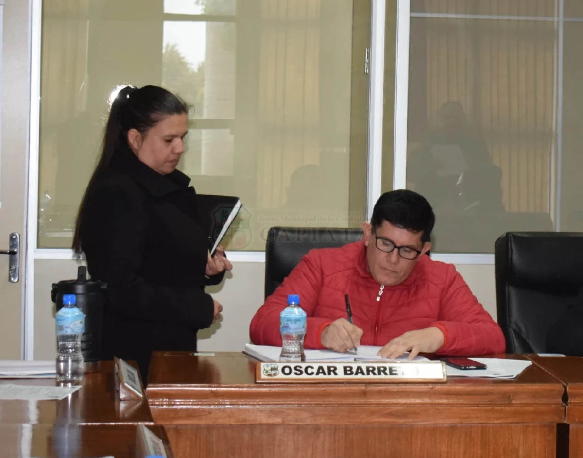 Foto 5 de SESION ORDINARIA DE LA JUNTA MUNICIPAL DE CAPIATA: Notas Recibidas y Expedientes Dictaminados