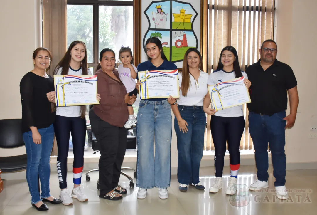 Foto 4 de Reconocimiento a jóvenes capiateñas destacadas en el Handball a nivel nacional e internacional