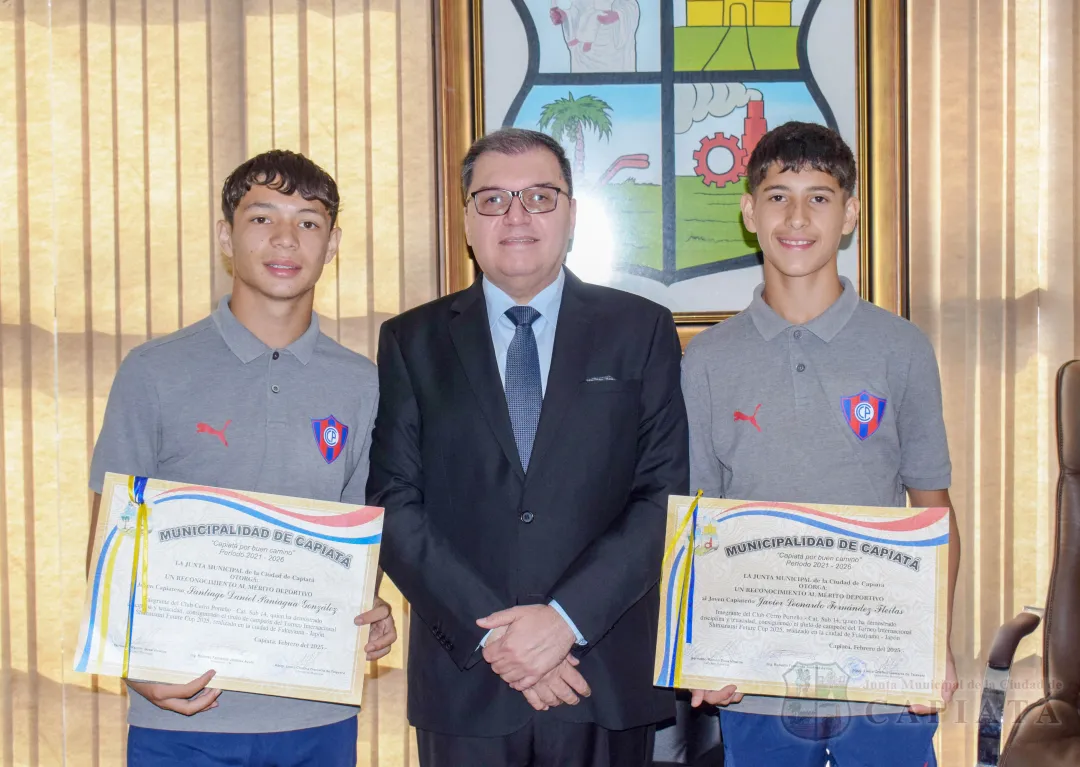 Foto 3 de Reconocimiento al Mérito Deportivo a jóvenes futbolistas capiateños, campeones de Torneo Internacional disputado en Japón