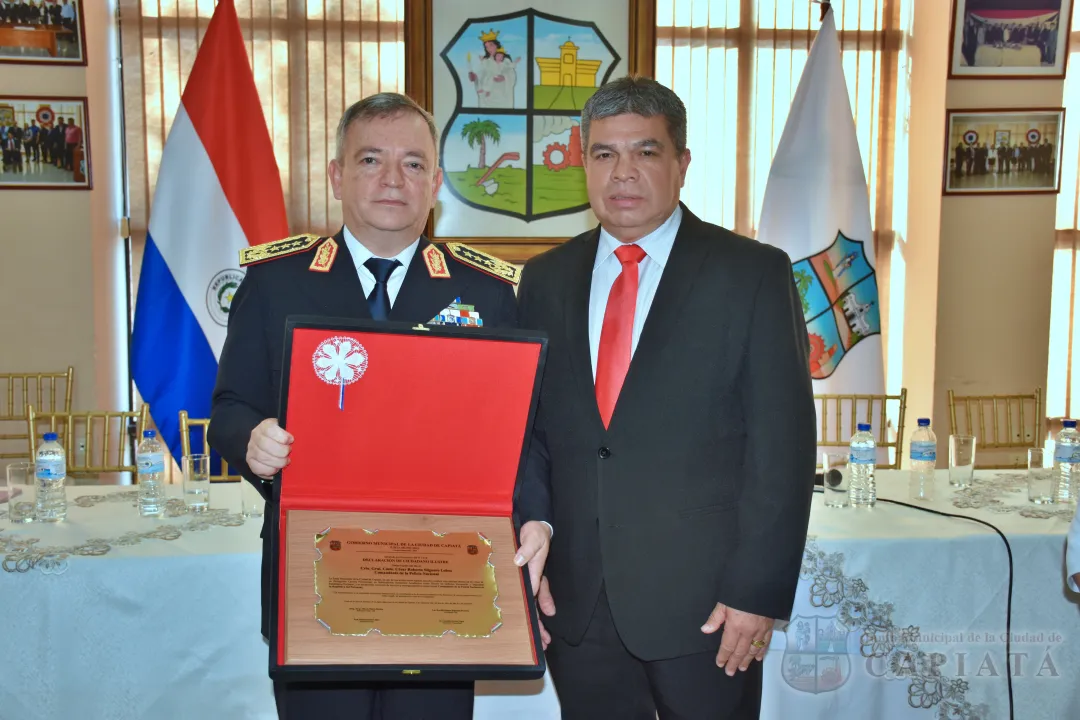Foto 27 de Acto de reconocimiento como “Ciudadano Ilustre de Capiatá” al Comandante de la Policía Nacional, Crio. Gral. César Silguero Lobos