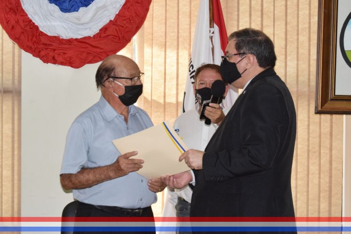 Foto 24 de El Prof. Esteban Antonio Romero Insfrán recibió el reconocimiento como Hijo Dilecto de la ciudad de Capiatá