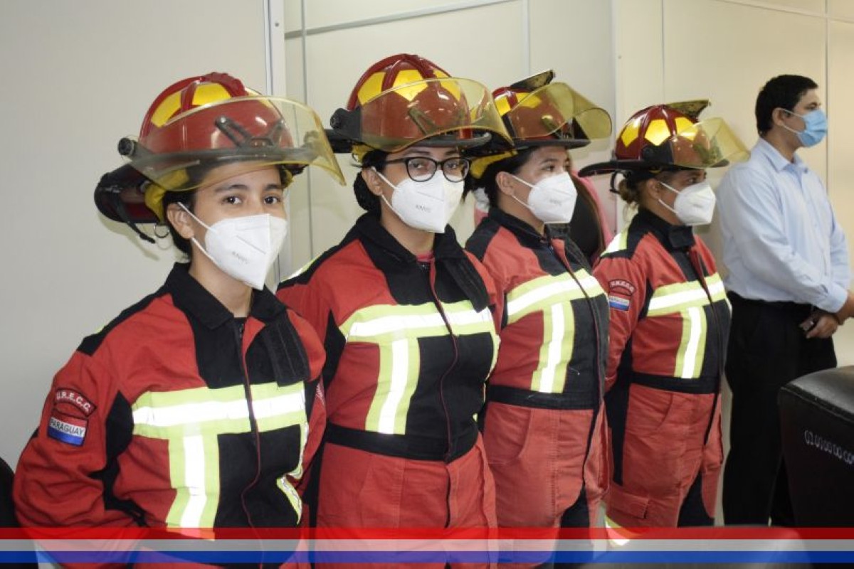 Foto 10 de Entrega de reconocimientos en Honor al Mérito a mujeres integrantes de cuerpos de bomberos voluntarios de nuestra ciudad