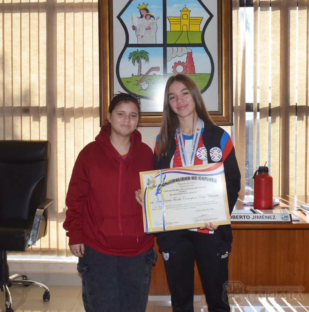 Foto 1 de Reconocimiento a las integrantes capiateñas de la Selección Paraguaya de Fútbol Femenino Sub 17, consagradas como campeonas sudamericanas