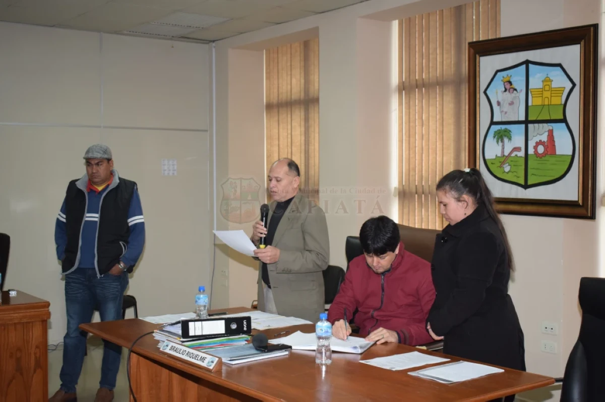 Foto 3 de SESION ORDINARIA DE LA JUNTA MUNICIPAL DE CAPIATA: Notas Recibidas y Expedientes Dictaminados