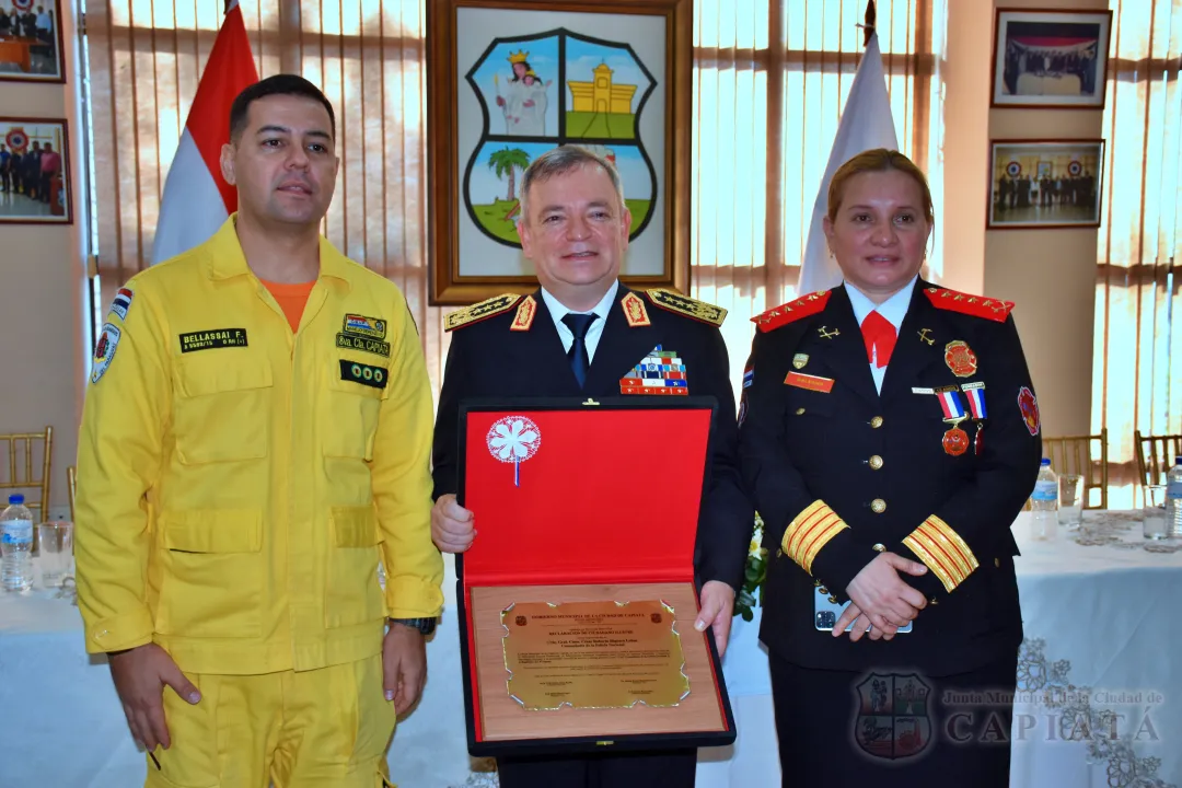 Foto 15 de Acto de reconocimiento como “Ciudadano Ilustre de Capiatá” al Comandante de la Policía Nacional, Crio. Gral. César Silguero Lobos
