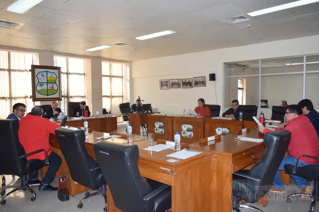 Foto 6 de SESION ORDINARIA DE LA JUNTA MUNICIPAL DE CAPIATA: Notas Recibidas y Expedientes Dictaminados