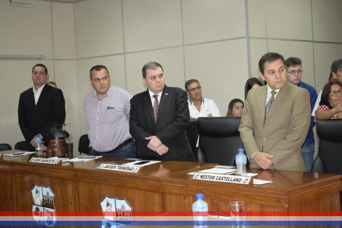 Foto 33 de Acto de entrega de reconocimiento como "Hijo Dilecto de la ciudad de Capiatá" al Prof. Bernardo Sosa Ortiz