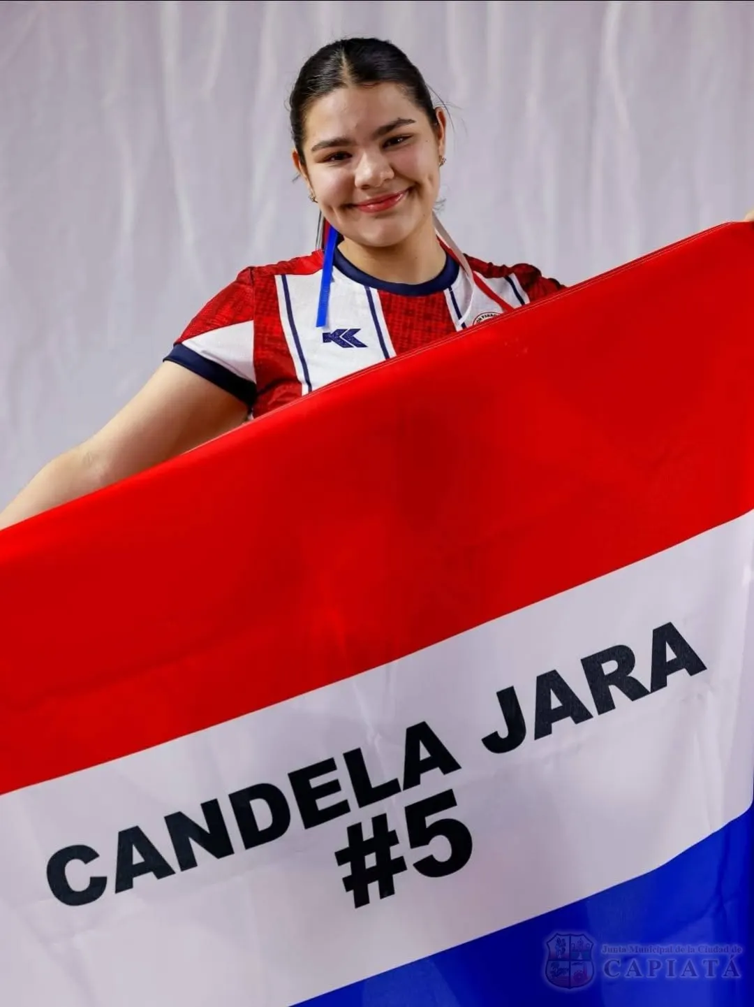 Foto 2 de Reconocimiento al Mérito Candela Jara y Maia Aranda, campeonas sudamericanas de Handall Sub 13 con la Selección Paraguaya
