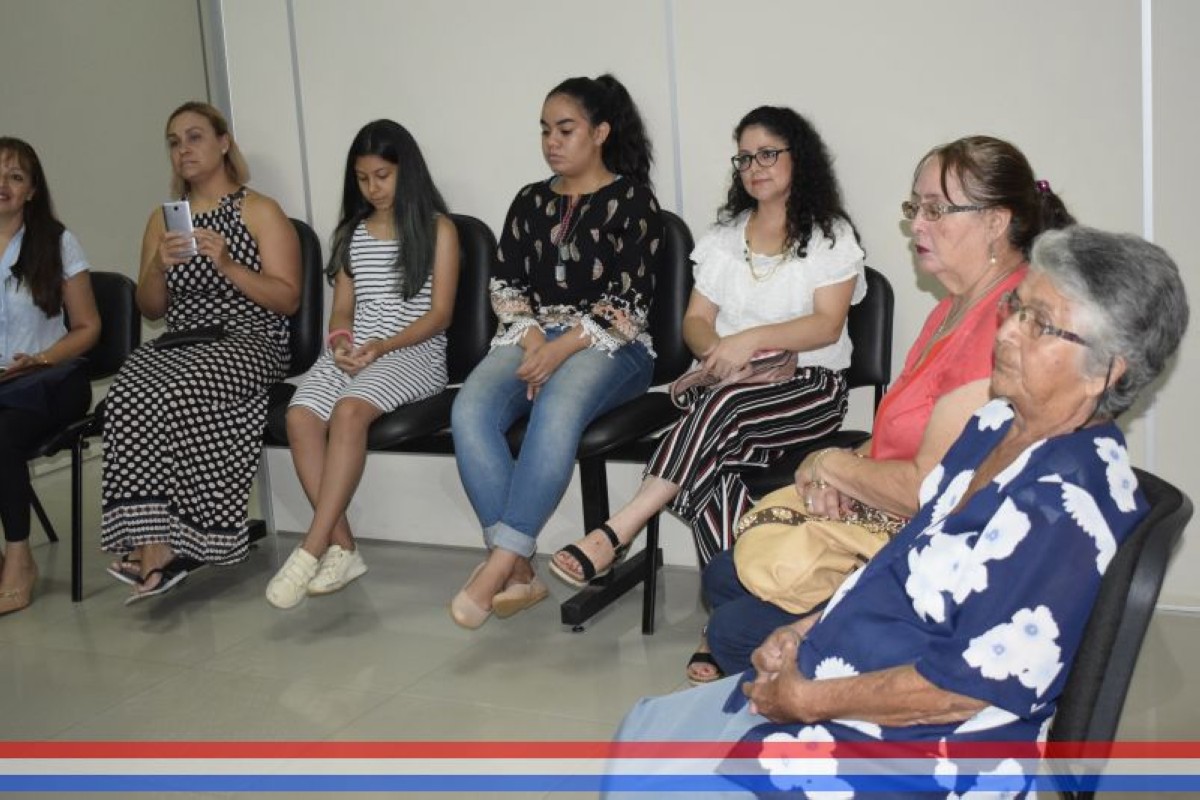 Foto 4 de Reconocimiento a la Sra. Epifanía Vda. de Montiel por la donación de un terreno para asiento de una plaza pública