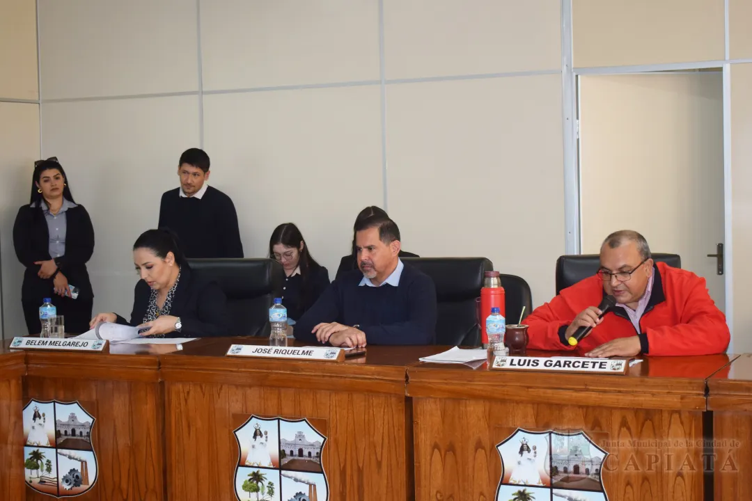 Foto 3 de SESION ORDINARIA DE LA JUNTA MUNICIPAL DE CAPIATA: Notas Recibidas y Expedientes Dictaminados