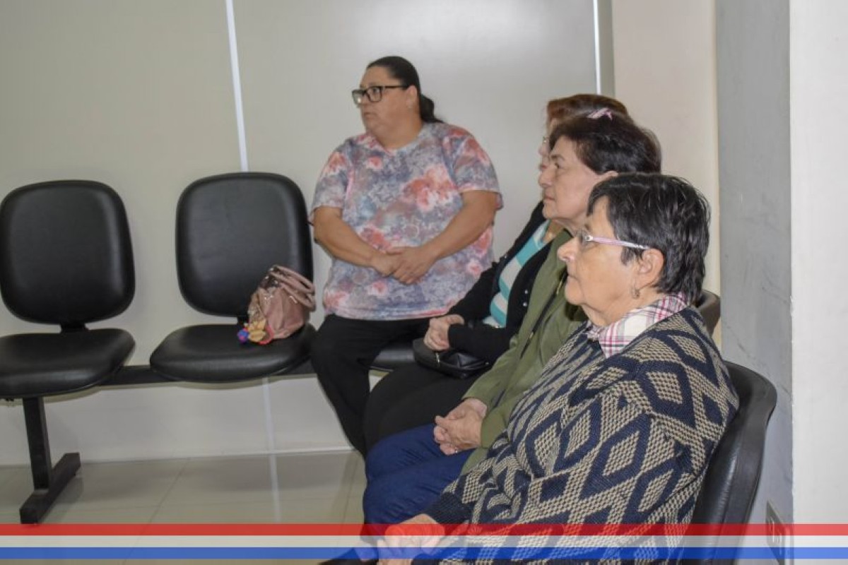 Foto 10 de Reconocimiento a vecinos del barrio La Candelaria por la creación del Paseo La Candelaria, una ejemplar obra