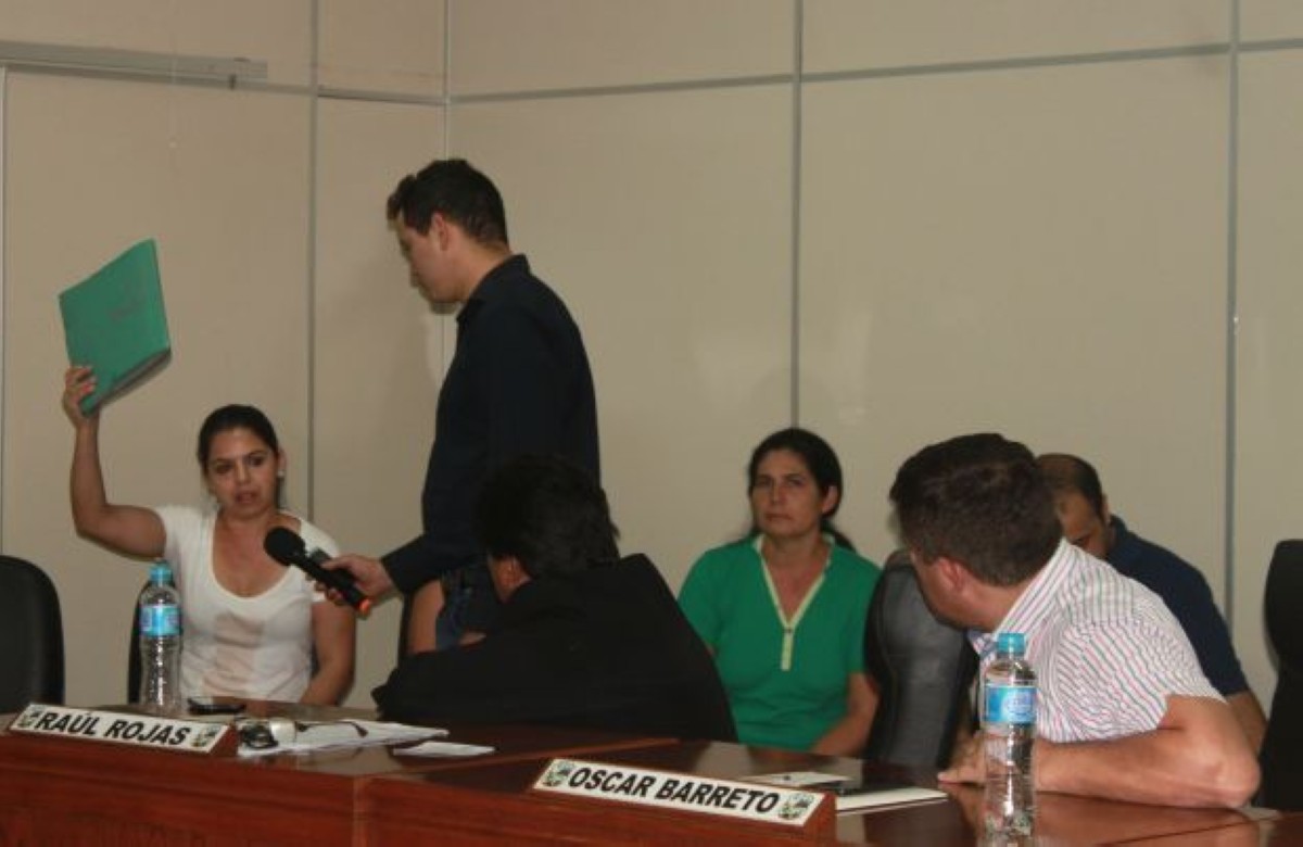 Foto 3 de Vecinos del Km. 21 ruta I expresaron su queja contra recicladora de residuos plásticos por emisión de malos olores
