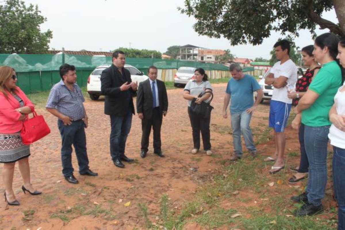 Foto 19 de Vecinos del Km. 21 ruta I expresaron su queja contra recicladora de residuos plásticos por emisión de malos olores