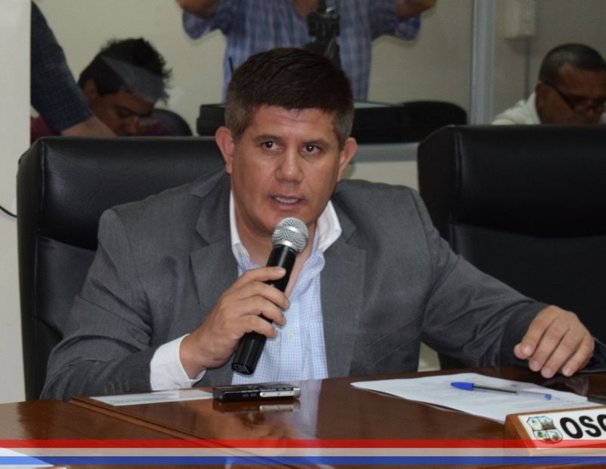 Foto 1 de Solicitan al Ejecutivo Municipal la verificación del estado de la calle José Asunción Flores, Cía. 6ª Posta Ybycuá, “destruida por aguaterías”