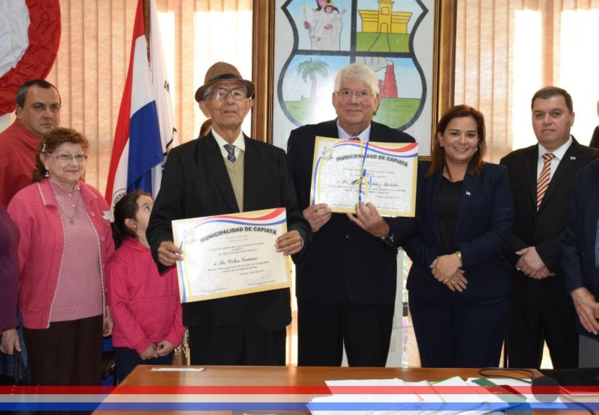 Foto 42 de Reconocimiento a Don Julián Valdez y a Don Celso Grance
