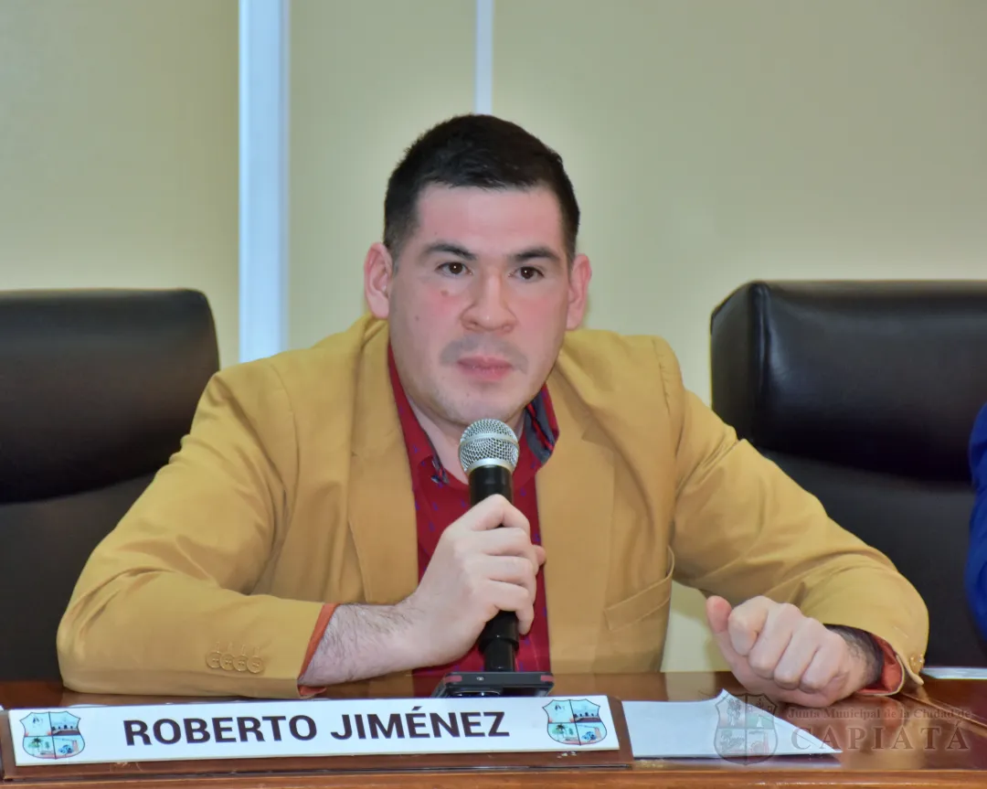 Foto 1 de Concejal Denis solicita a la Dirección de Área Social verificar las denuncias de disturbios en los torneos de fútbol realizados en plazas públicas