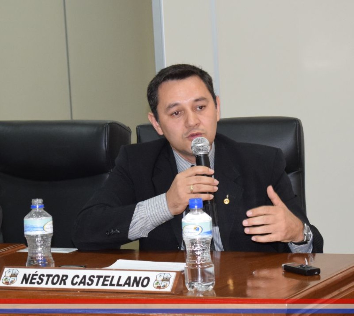 Foto 6 de Entrega de reconocimiento al Prof. Carlos Eusebio Díaz Alvarez