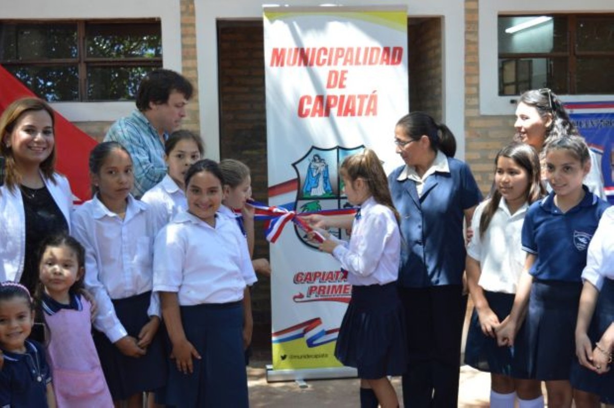 Foto 10 de Concejala Laura Gamarra de Talavera presente en actos inaugurales de nuevas aulas en escuelas